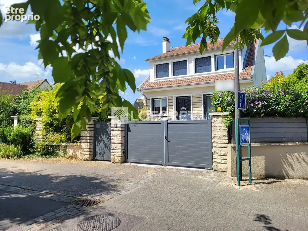 Photo Maison à Rueil-Malmaison au prix de 1 085 000€