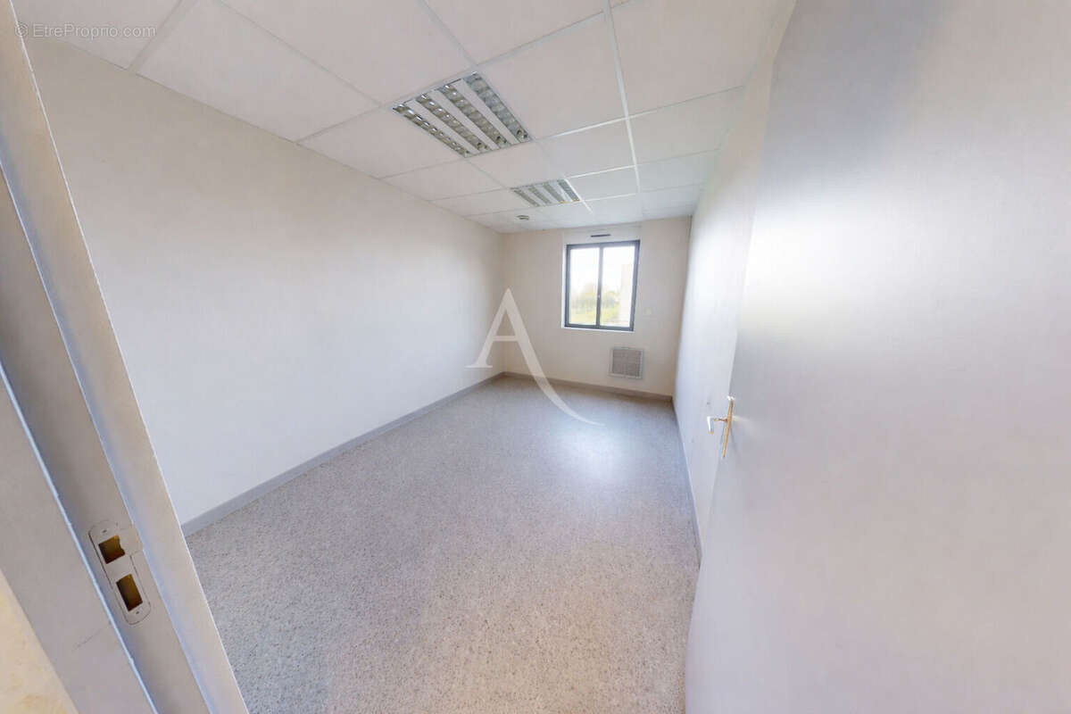 Commerce à MIGNE-AUXANCES