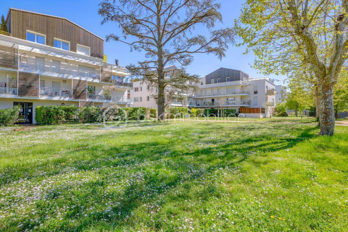 Appartement à MEYZIEU