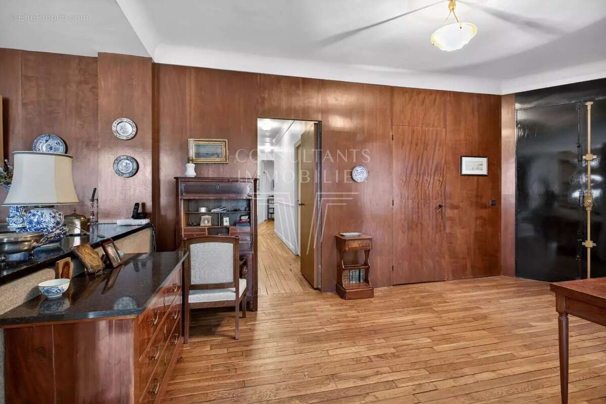 Appartement à PARIS-16E