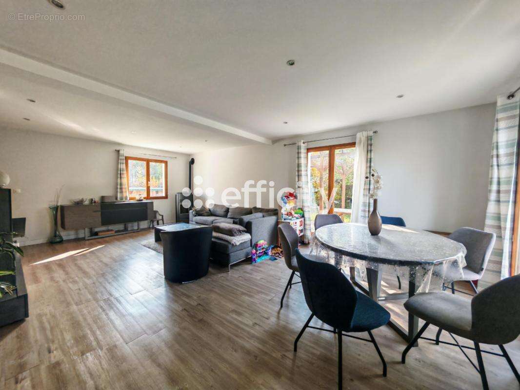 Maison à SAINT-GEOIRE-EN-VALDAINE