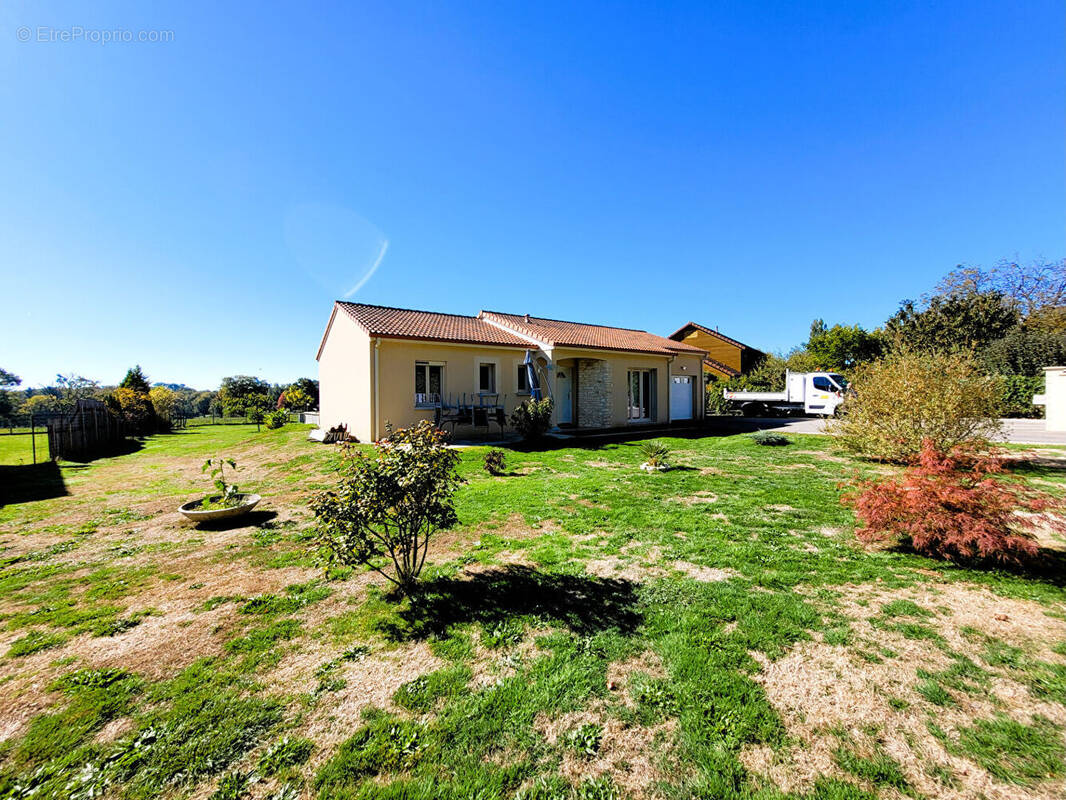 Maison à SAINT-HILAIRE-LES-PLACES