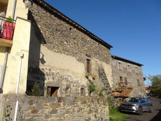 Maison à CHANAT-LA-MOUTEYRE