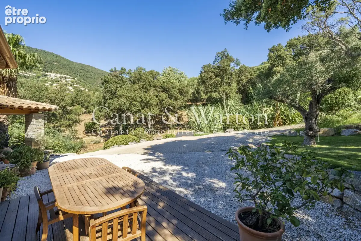 Au calme dans la verdure: villa récente à cavalaire avec piscine - photo 5