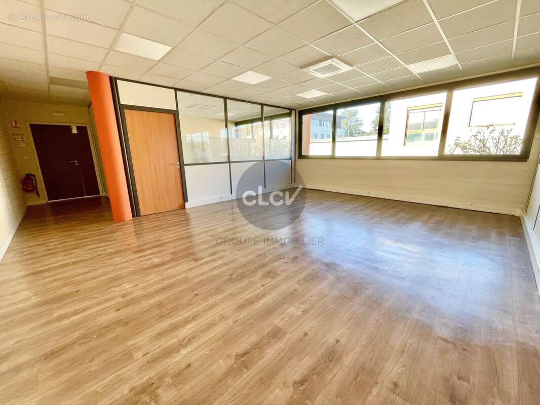 Commerce à CHAMPAGNE-AU-MONT-D'OR