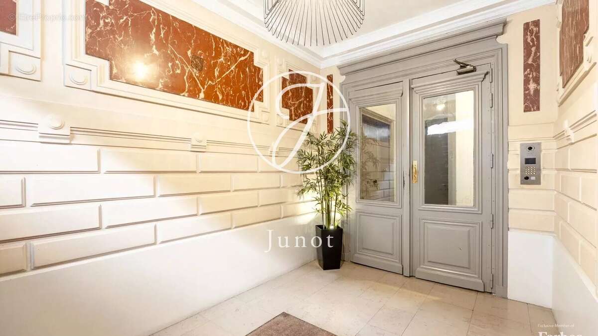 Appartement à PARIS-16E