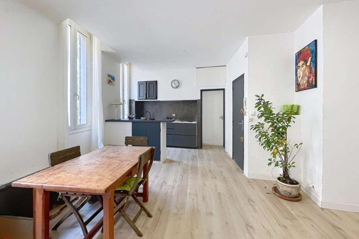 Appartement à MARSEILLE-6E