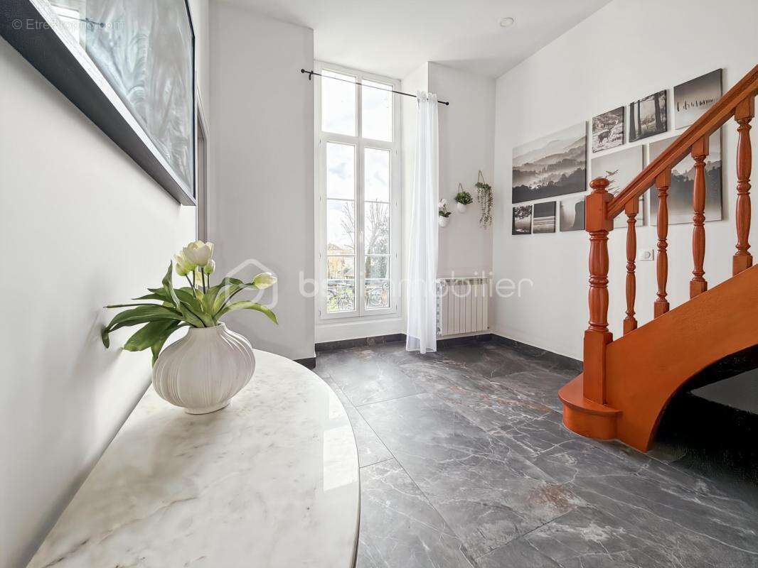 Appartement PRESTIGE F4/F5 Rive droite 113 m2  - 4 chambres - cave et parkings - photo 8