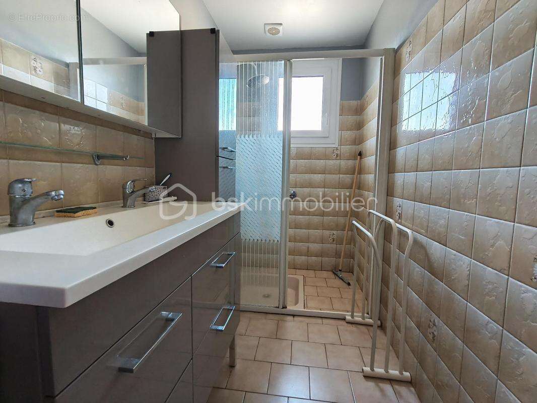 Maison trois chambres,  avec dépendances et terrain - photo 7