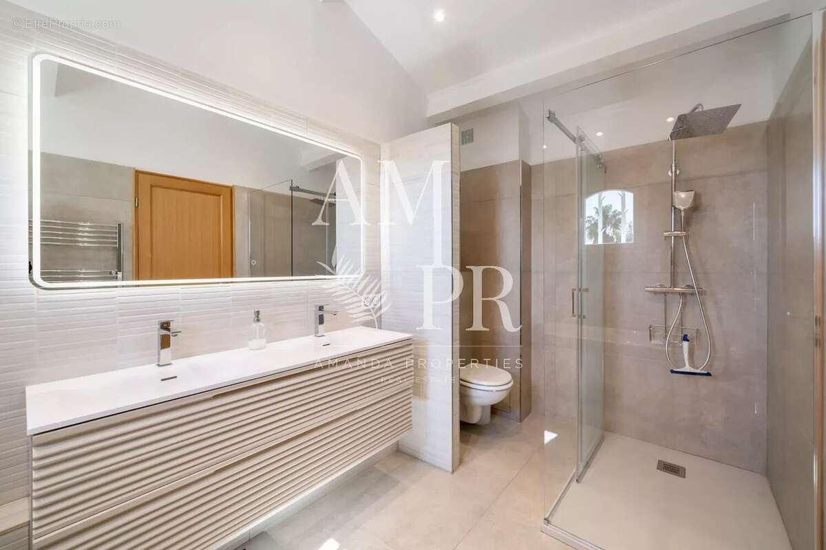 Cannes Californie – Élégance Contemporaine et Vue Mer d’Exception dans un Domaine Privé - photo 16