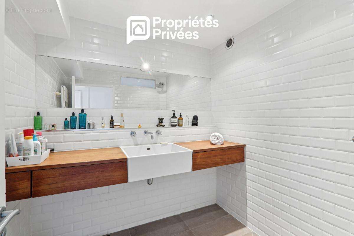 Appartement à COURBEVOIE