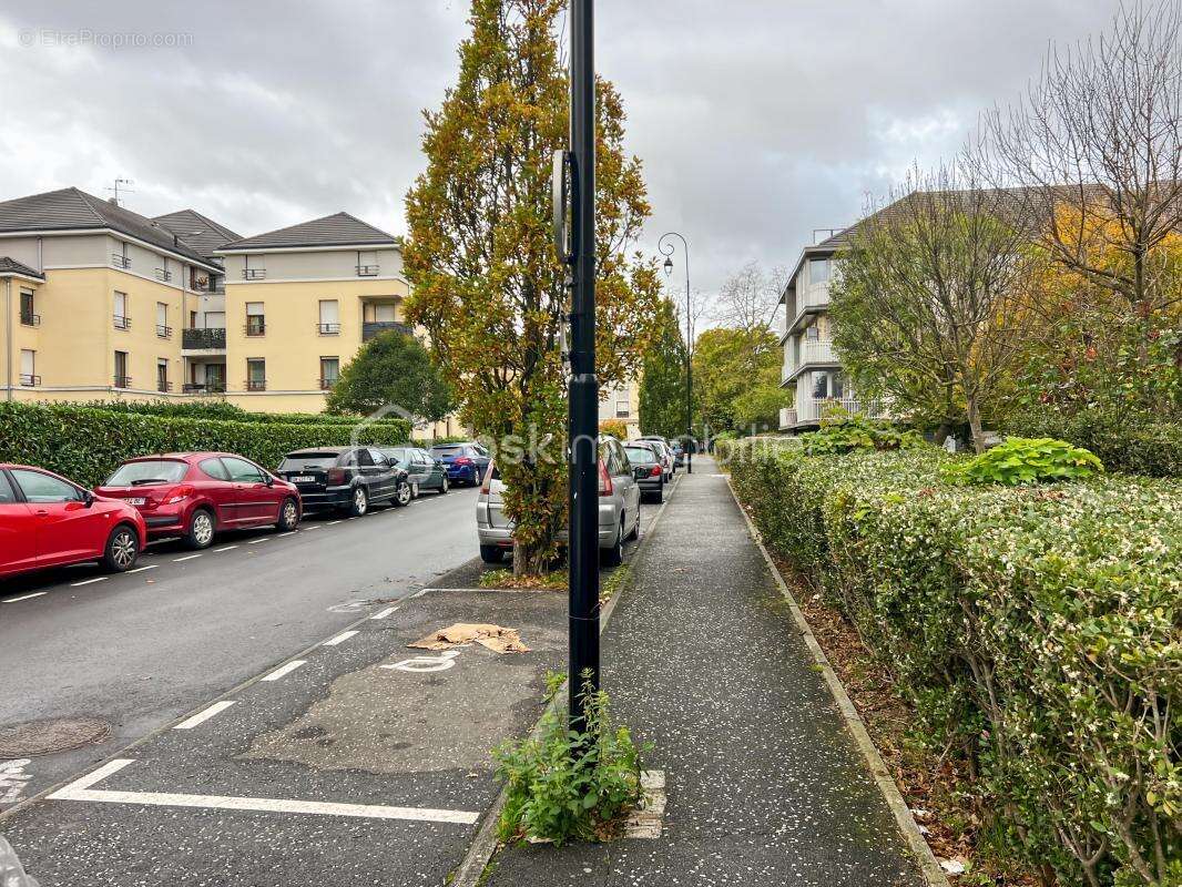 BEAU – F2 faibles charges, avec parking - Limeil-Brévannes, Parc Léon Bernard - photo 12