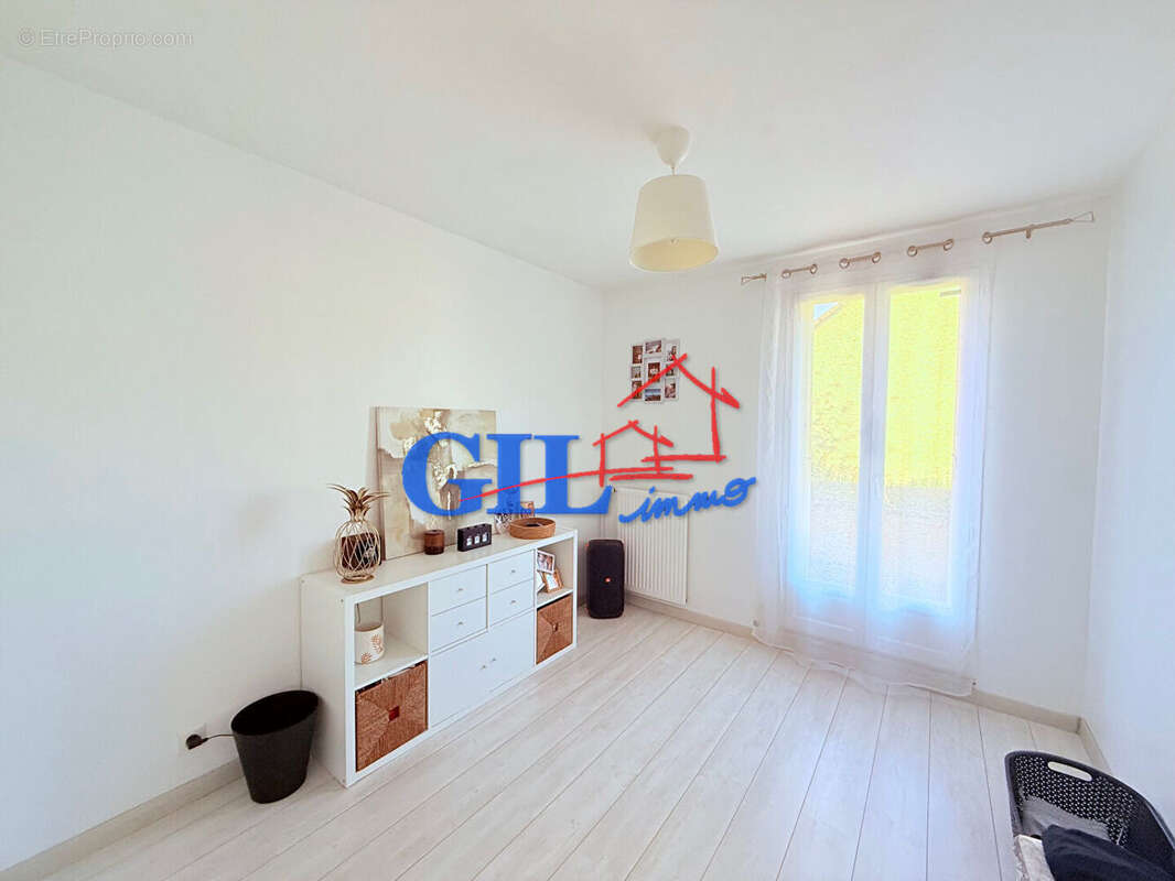 Maison à SAVIGNY-LE-TEMPLE