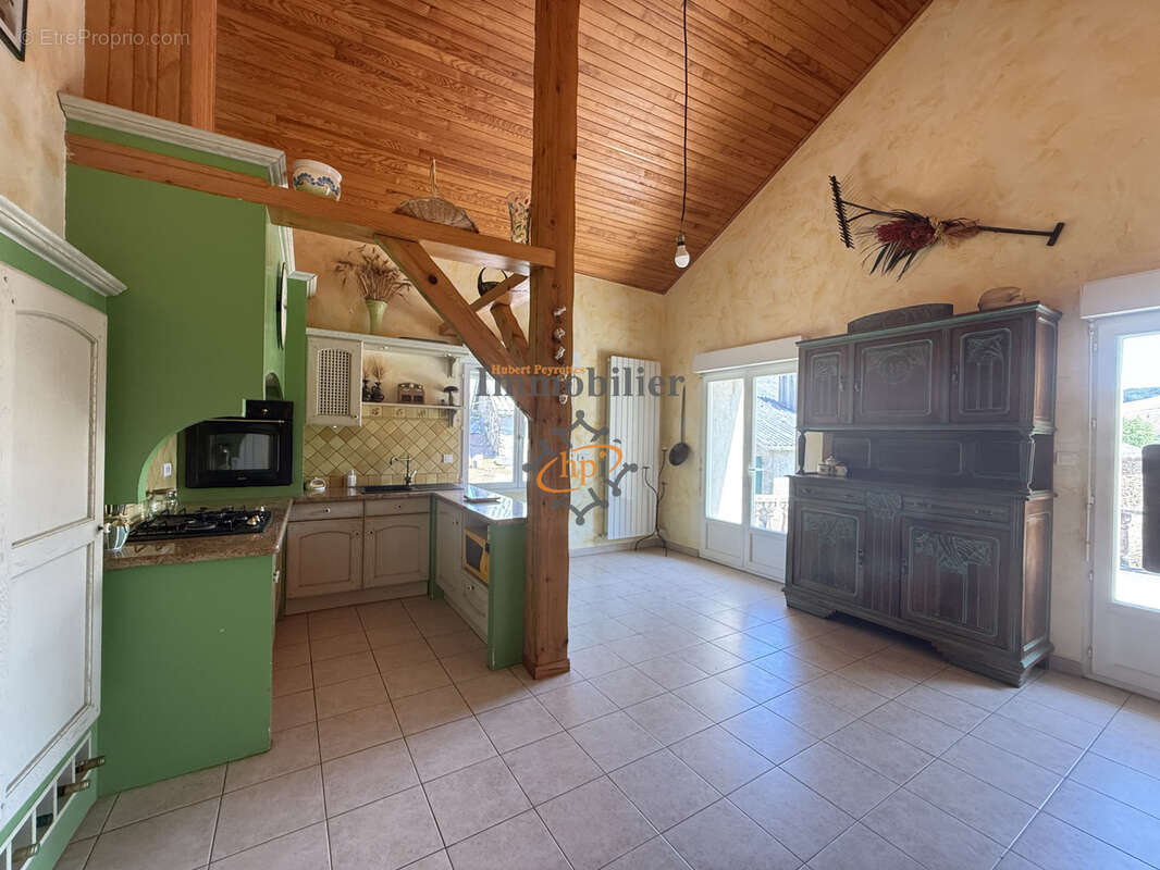 Vente Maison avec dépendances et terrains Montaigut - photo 3