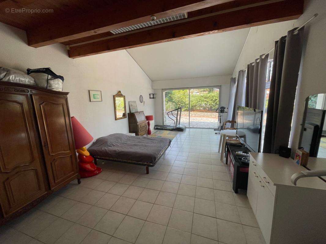 Villa familiale avec piscine, terrasses et grand jardin paysagé - photo 11