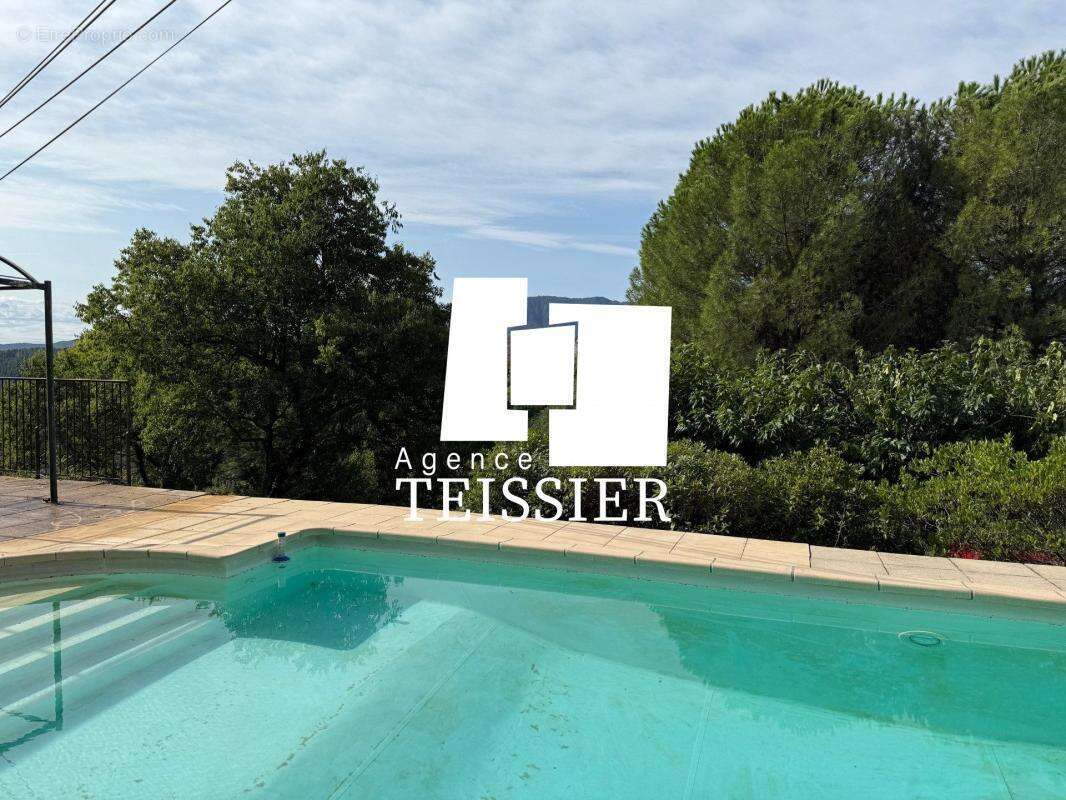 Maison à SAINT-PIERRE-SAINT-JEAN