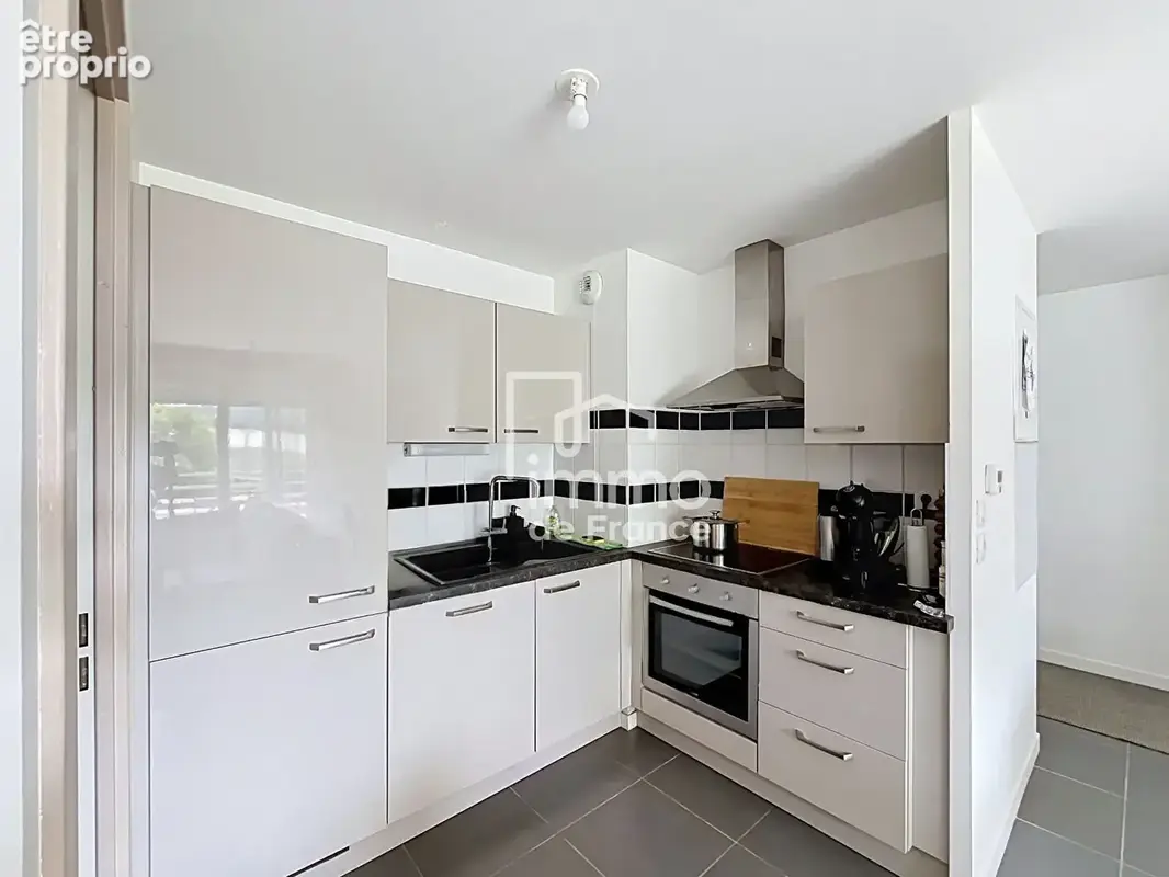 Appartement Chevrier T3 de 67 m2 avec terrasse vue nature et trois parkings. - photo 5