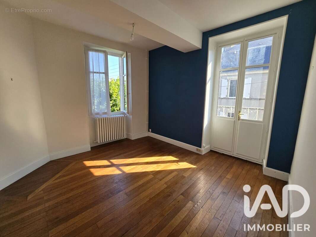Maison 328 m² à Buzancais  - photo 3