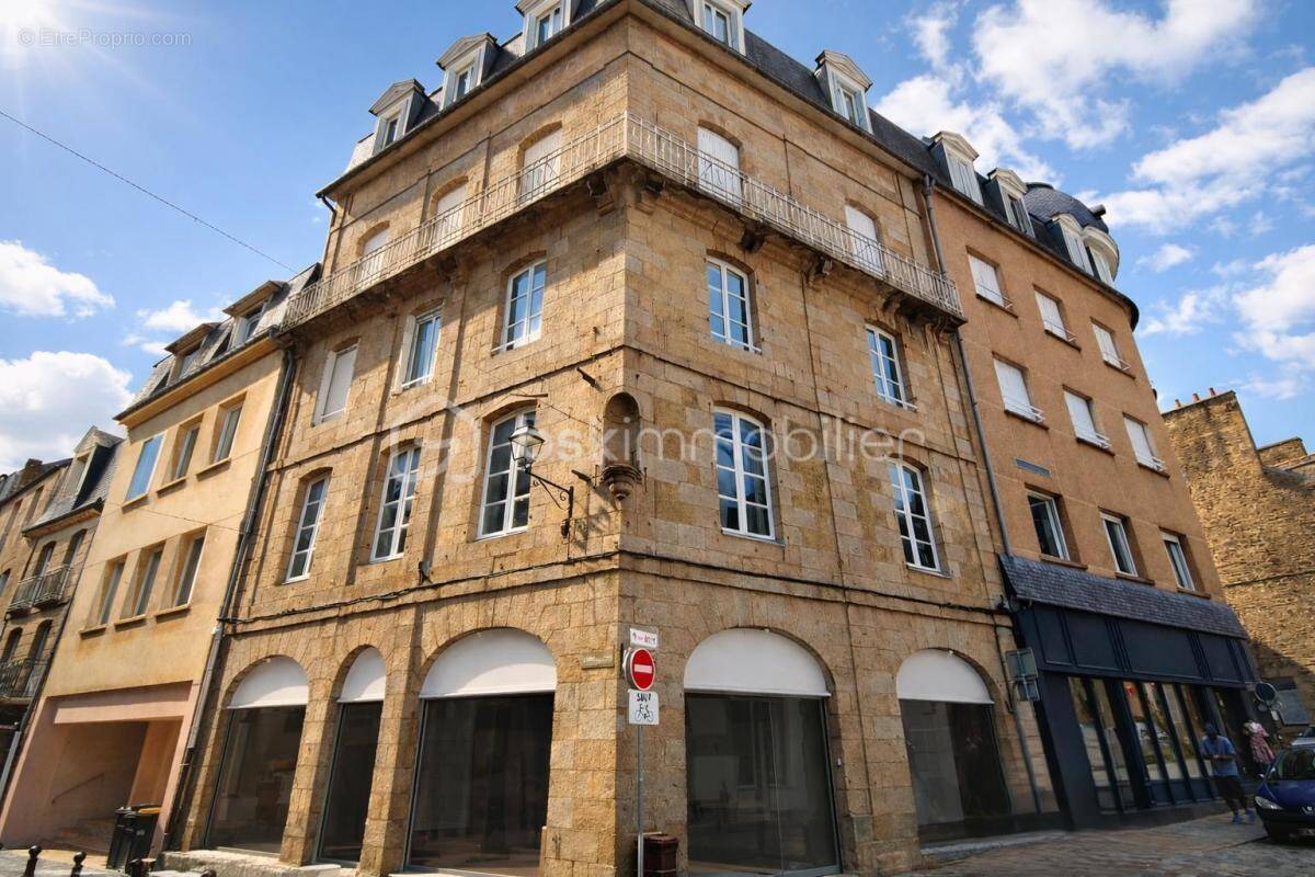 Commerce à FOUGERES