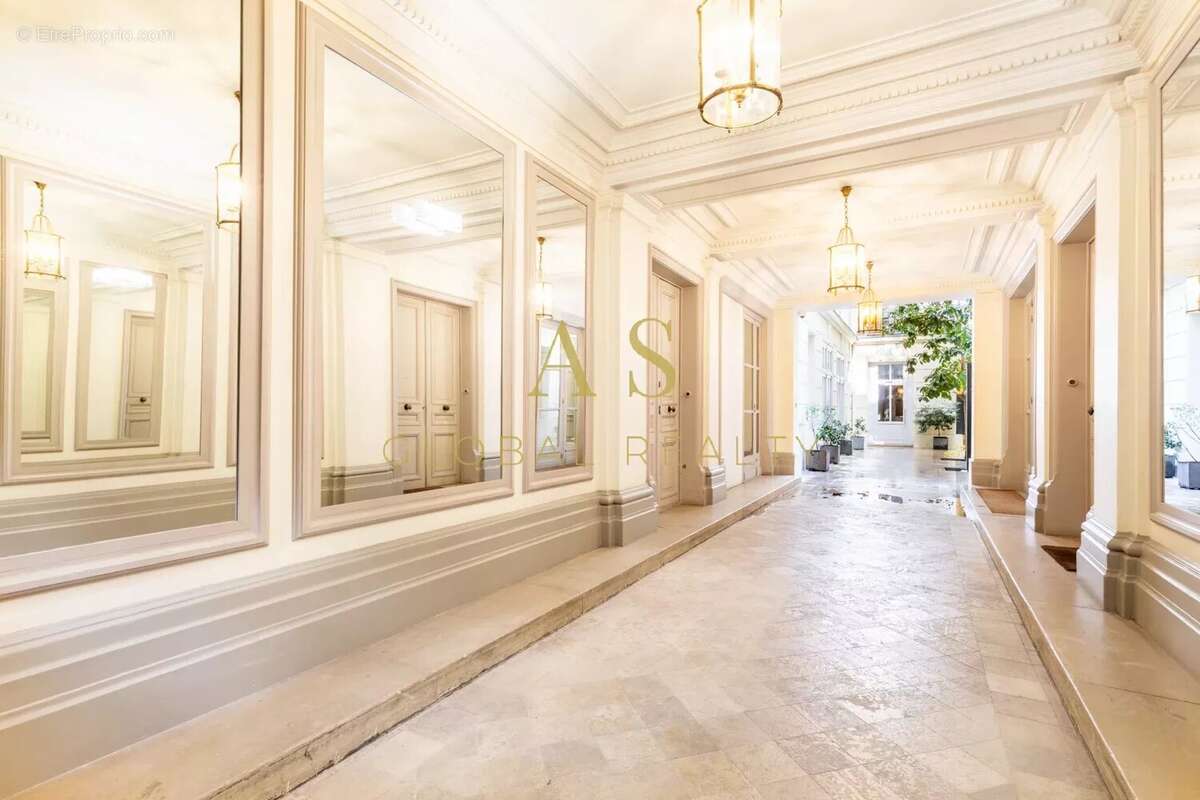 Appartement à PARIS-8E