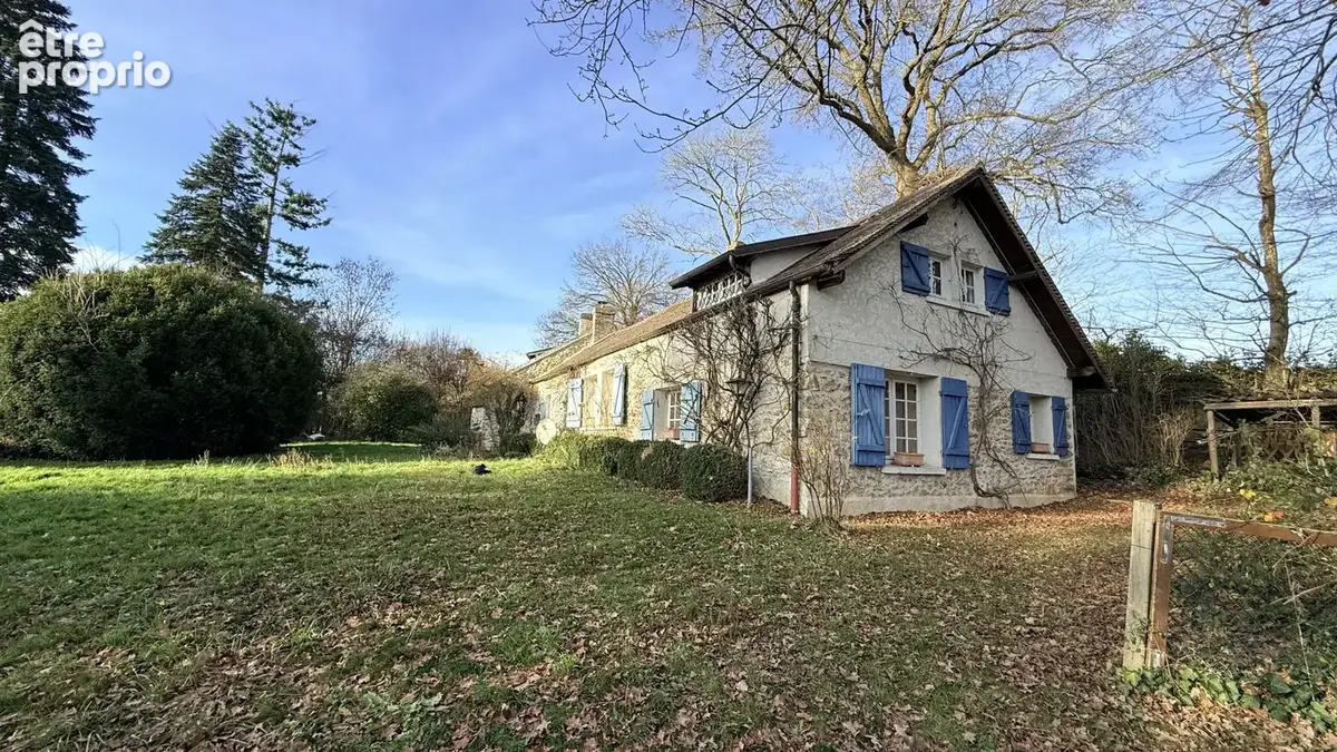 Autouillet, longere ancienne avec dependances et 2575m2. - photo 3