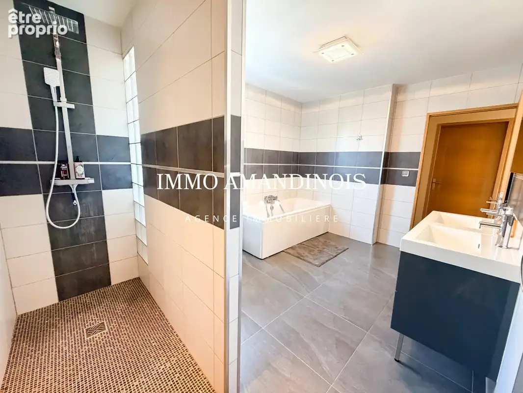 Rare plain pied de 246 m2 - 4 ch. - bureau - double garage sur 3000 m2 - photo 17
