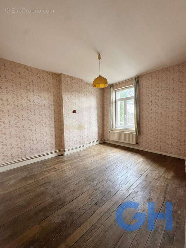 Maison à AULNOYE-AYMERIES