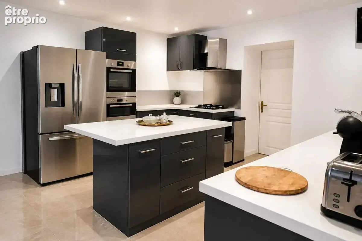 Maison de 7 pièces de 240 m² à Saint-Sauveur-Villages - photo 3