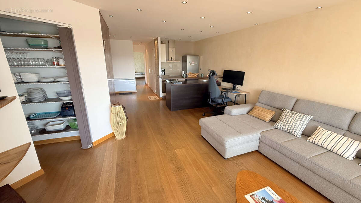 Carnon-plage f3 traversant avec loggia vue dominante port +parking privatif - photo 6