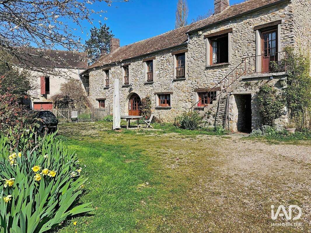 Maison 200 m² à Thoiry  - photo 5