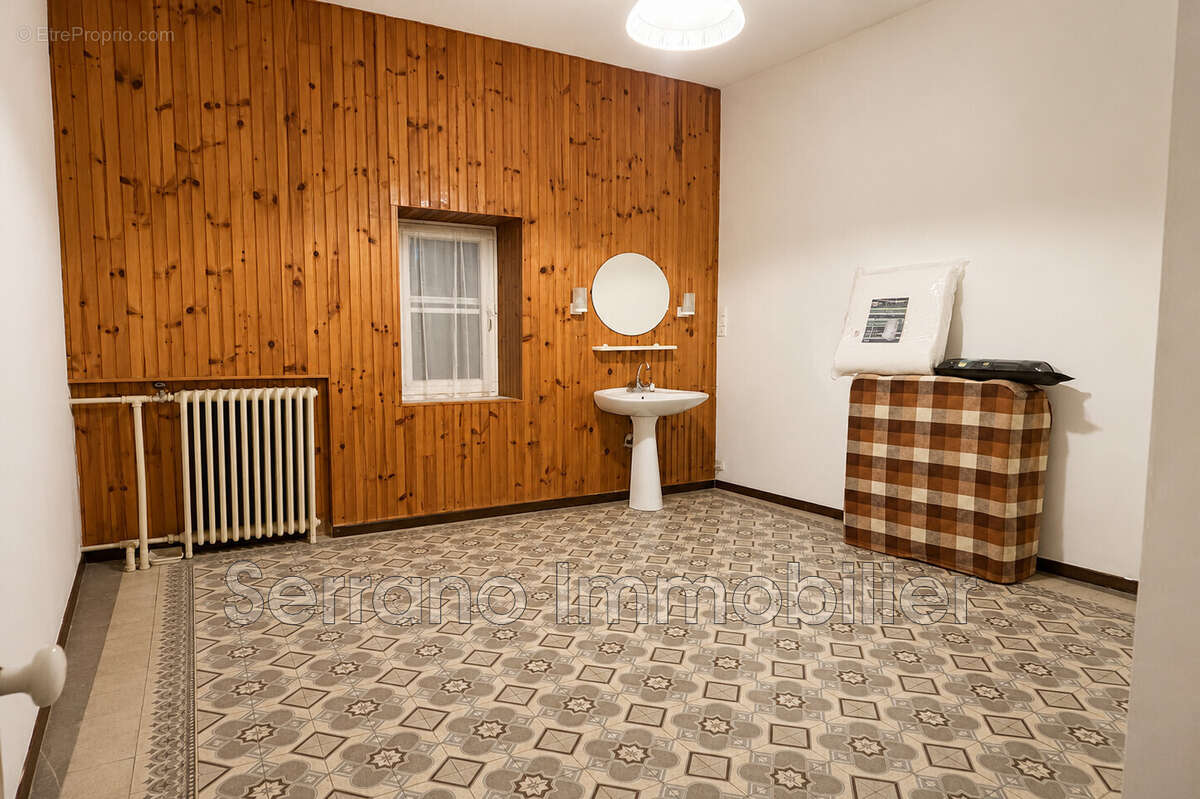Appartement 350 m² à Beaucaire  - photo 7