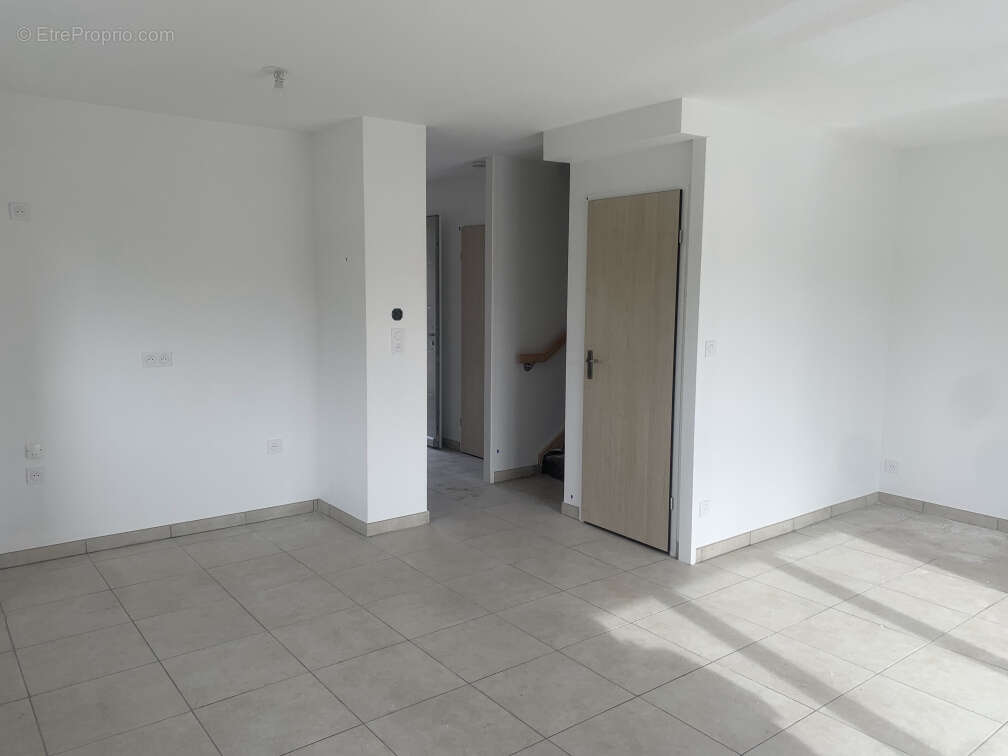 Maison à SAINT-JEAN-D'ILLAC