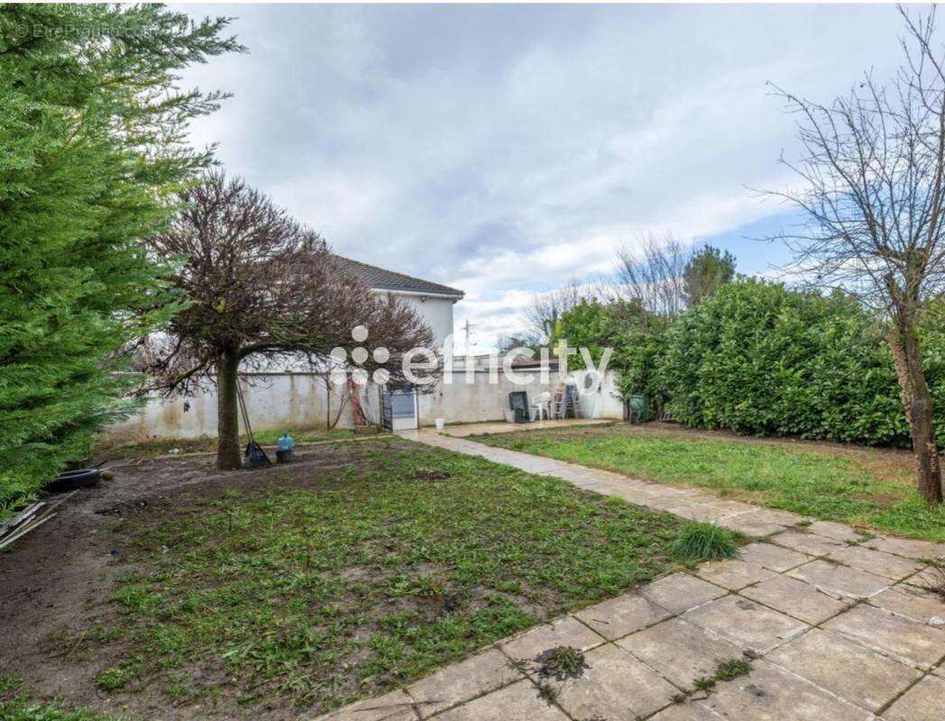 Maison à VAULX-EN-VELIN