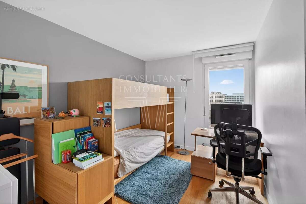 Appartement à COURBEVOIE