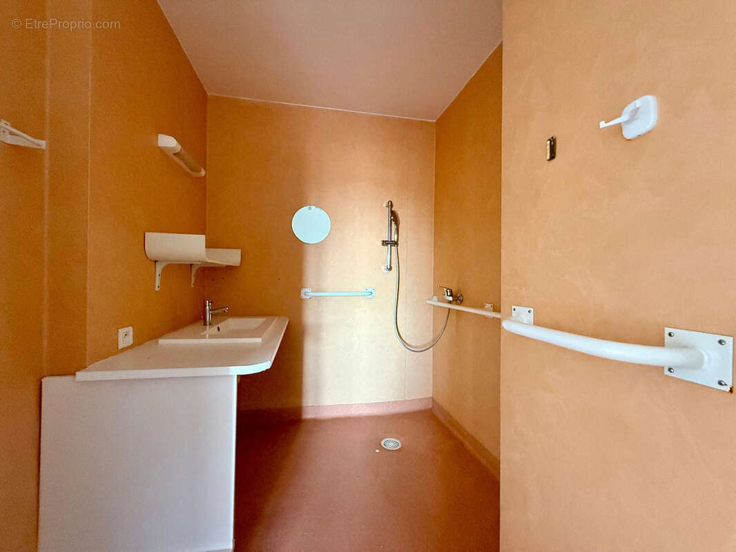 Appartement T3 PMR d’exception en plein cœur de Roanne   Confort, accessibilité et garage - photo 6