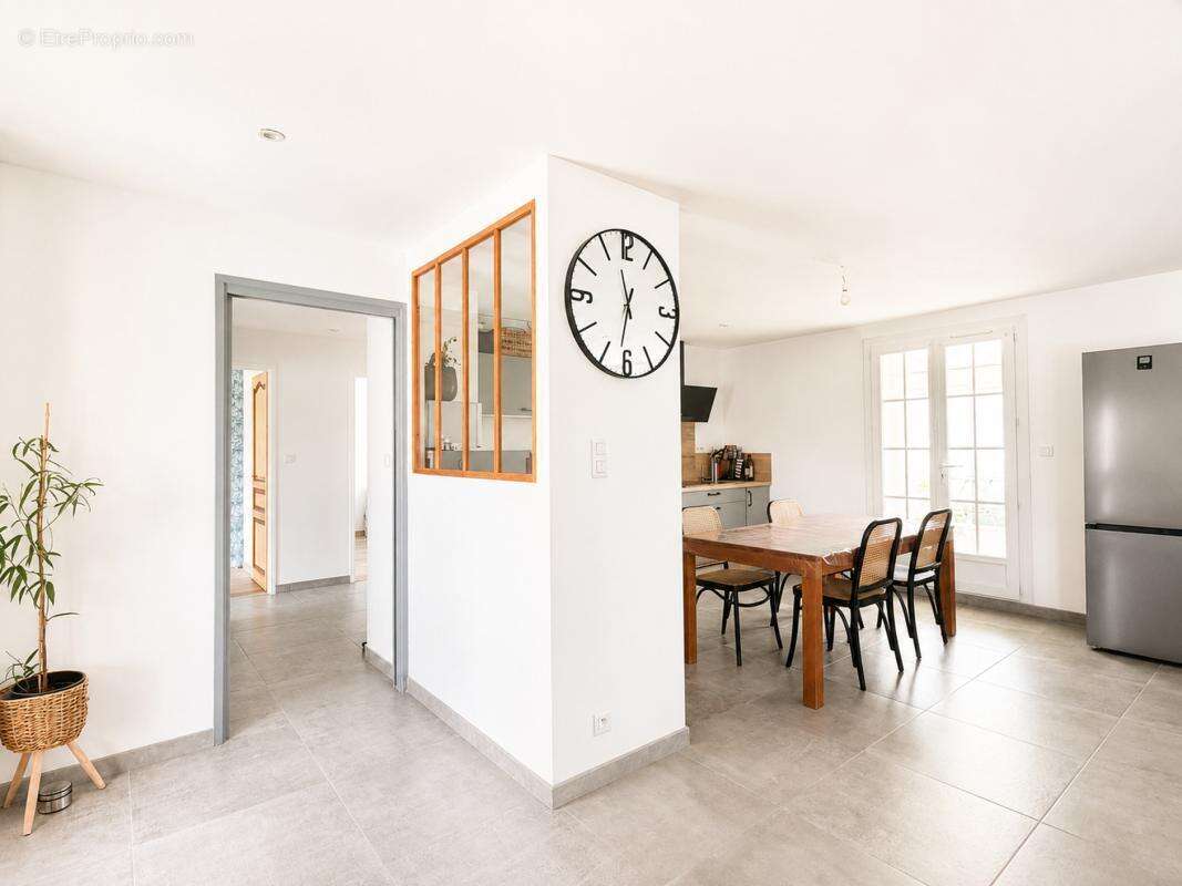 Maison 100 m² à Violes  - photo 4