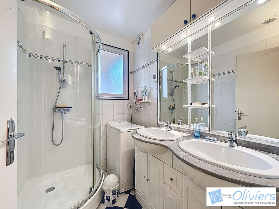 Maison à VOISINS-LE-BRETONNEUX