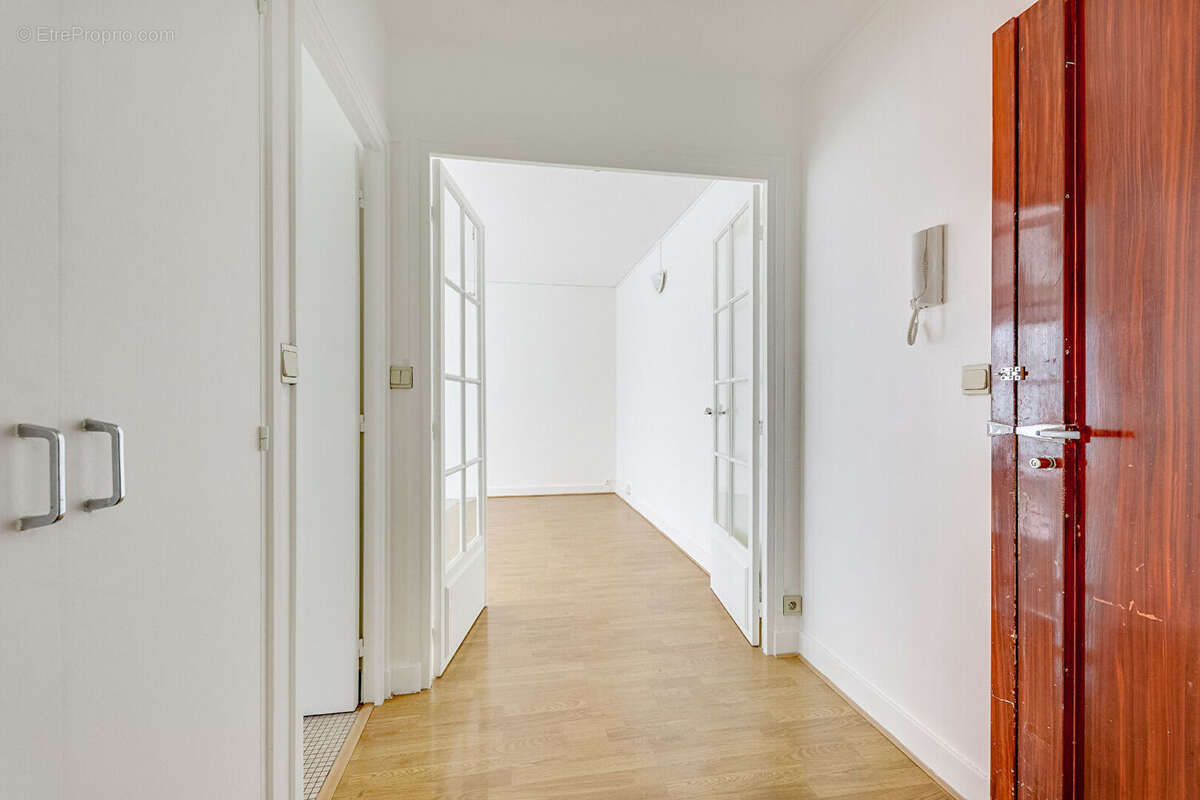 Appartement à PARIS-14E