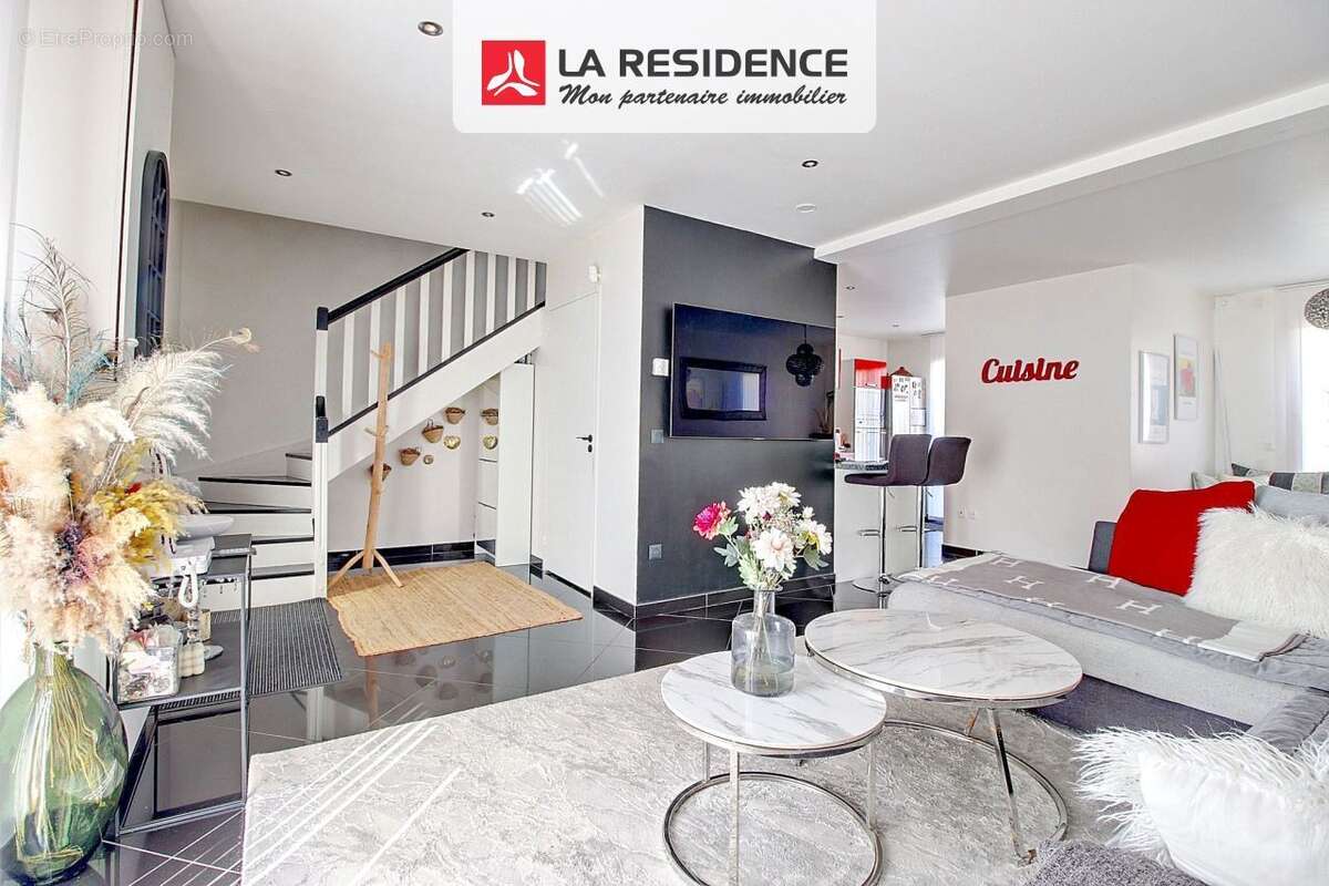 Maison à CHANTELOUP-LES-VIGNES