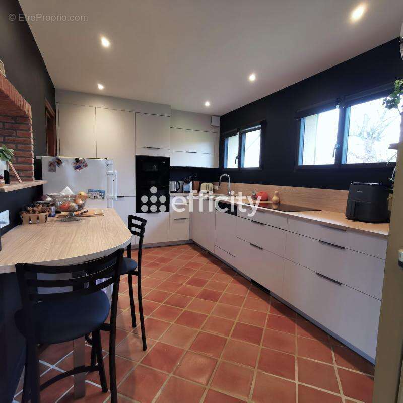 Maison 193 m² à Saint-Nicolas-D'aliermont  - photo 9