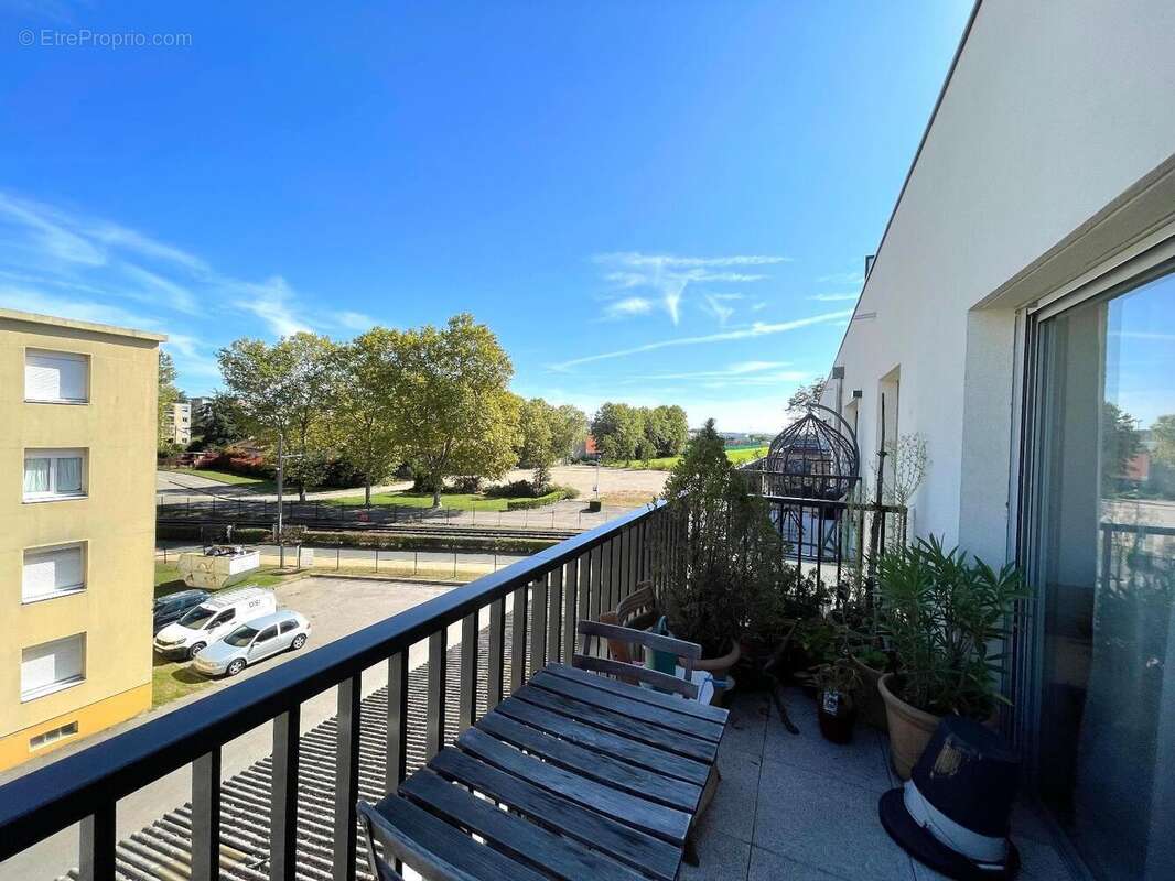   - Appartement à DECINES-CHARPIEU