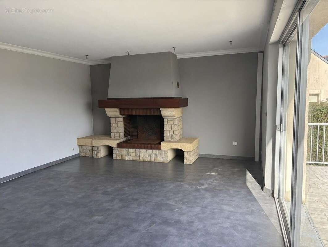 Maison à MONTREUIL-BELLAY