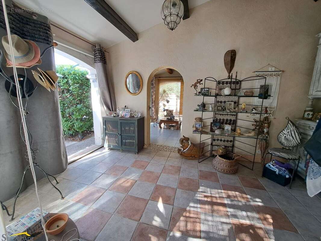 Maison 310 m² à Vias  - photo 9
