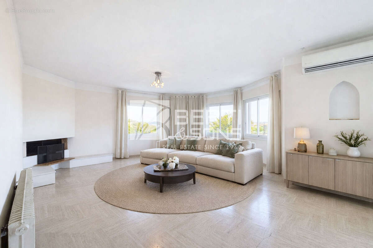 Maison à MANDELIEU-LA-NAPOULE