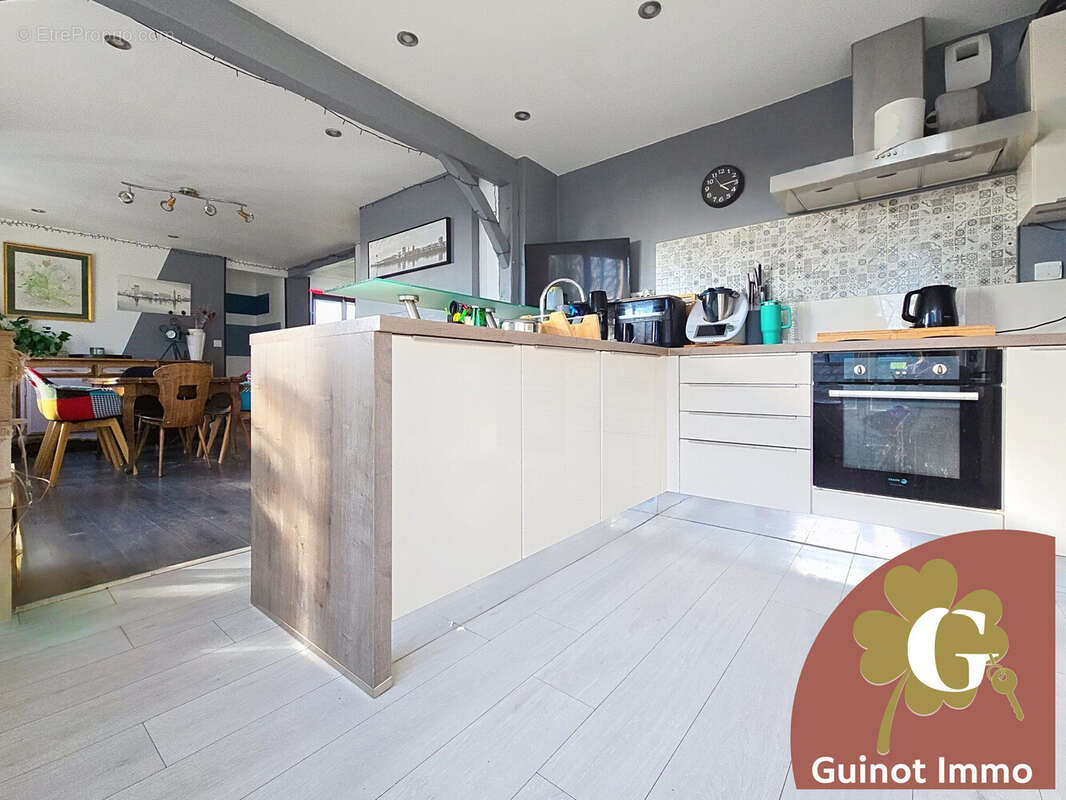 Cuisine aménagée et équipée - Maison à BERNIERES