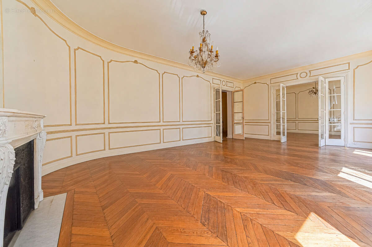Appartement à PARIS-8E