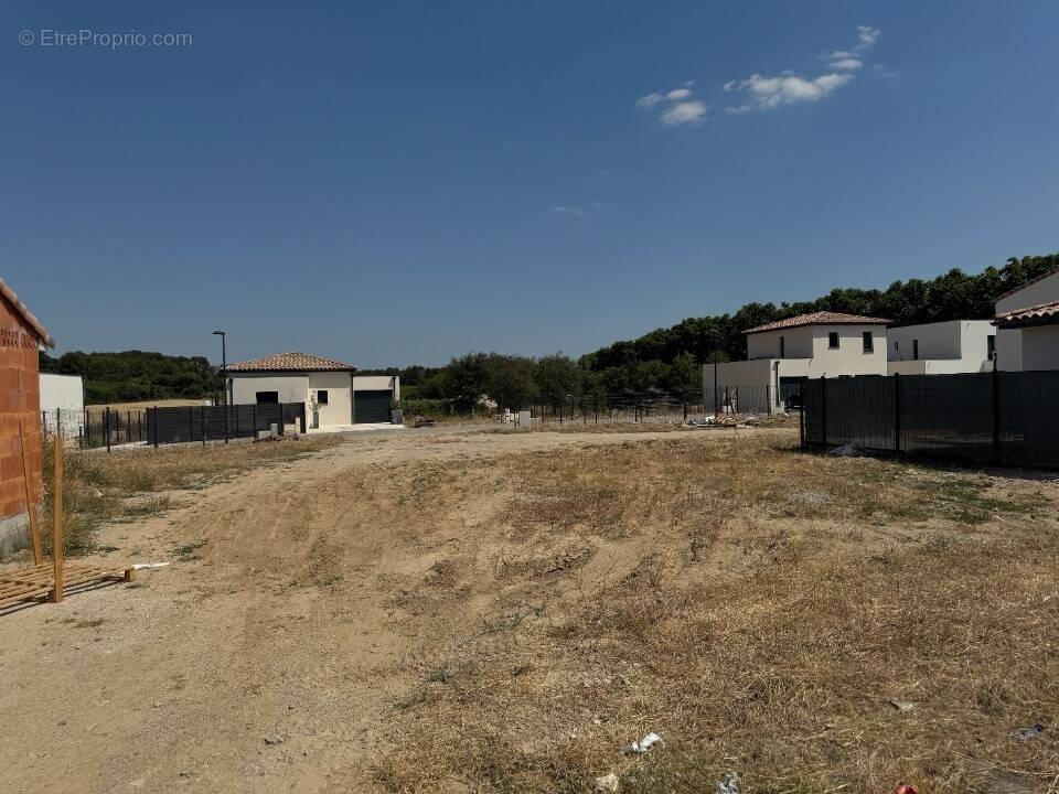 Terrain à AIGUES-VIVES