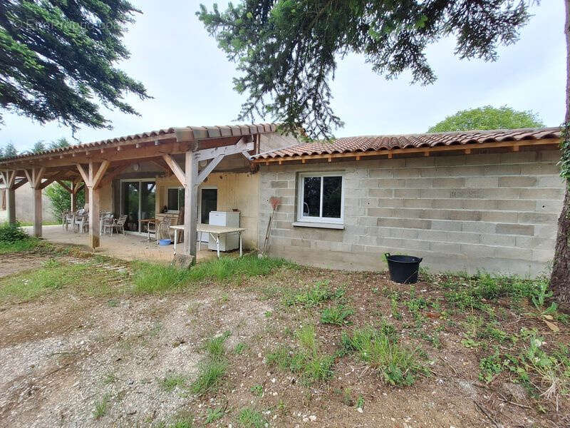 Maison à MAYRINHAC-LENTOUR