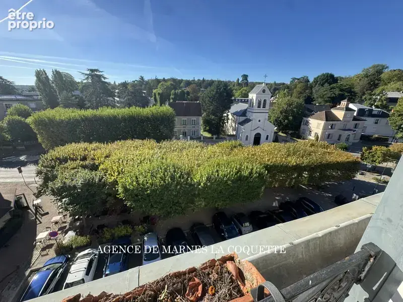 Appartement à MARNES-LA-COQUETTE