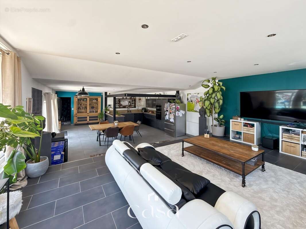 Maison 196 m² à Morteaux-Couliboeuf  - photo 4